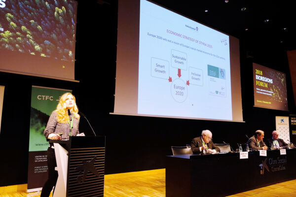 Holzcluster präsentierte die Steiermark in Barcelona bei der Konferenz „Bioregions“ als Best-Practice-Beispiel für Bauen mit Holz.